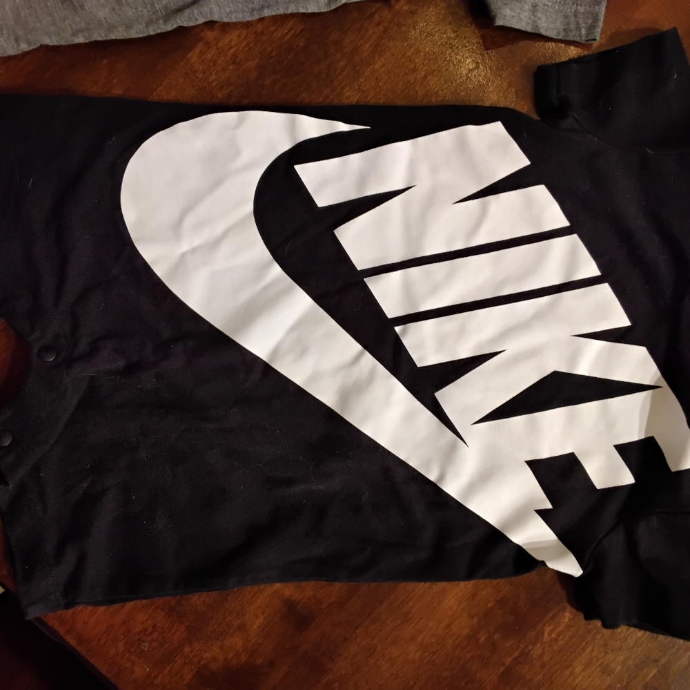 4 Pc Nike Onesie Bundle 3-6 mo - Picture 4 of 9
